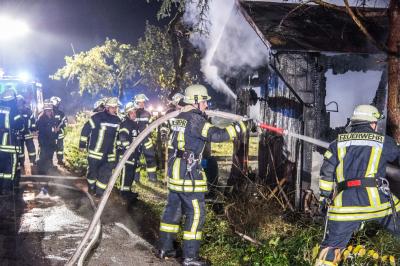 Rudersberg-Steinenberg: Schuppen brennt vollstaendig ab - Brandstifter festgenommen 